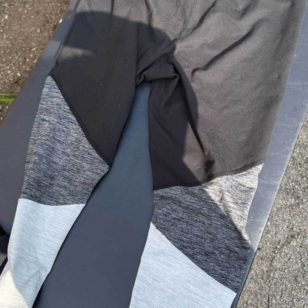 GAIAM Black and Gray Colorblock Leggings